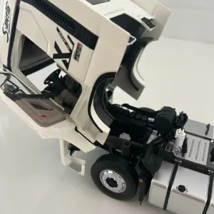 1:24 Scale HOWO MAX Truck Model Collectible 7 S884ade54b0b04af1b9732d4e4ec17963l