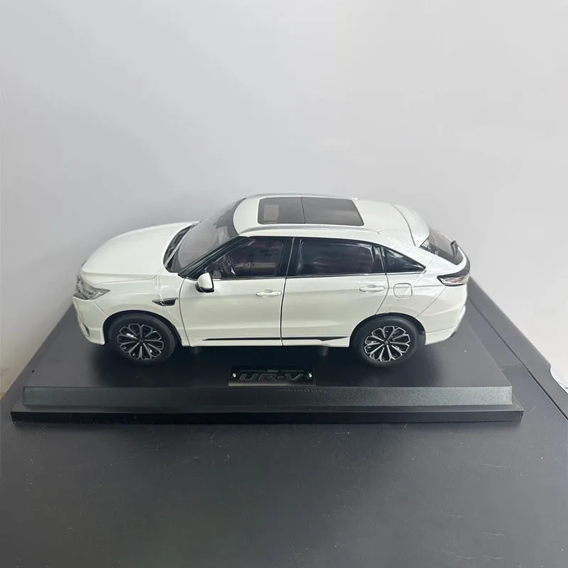 2023 UR-V 1:18 Scale Alloy Diecast Model 3 2023 UR-V 1:18 Scale Alloy Diecast Model - Image 3