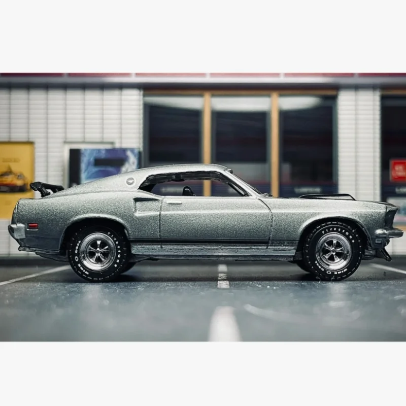 White Diecast 1969 Ford Mustang BOSS 429 Model 2 White Diecast 1969 Ford Mustang BOSS 429 Model - Image 2