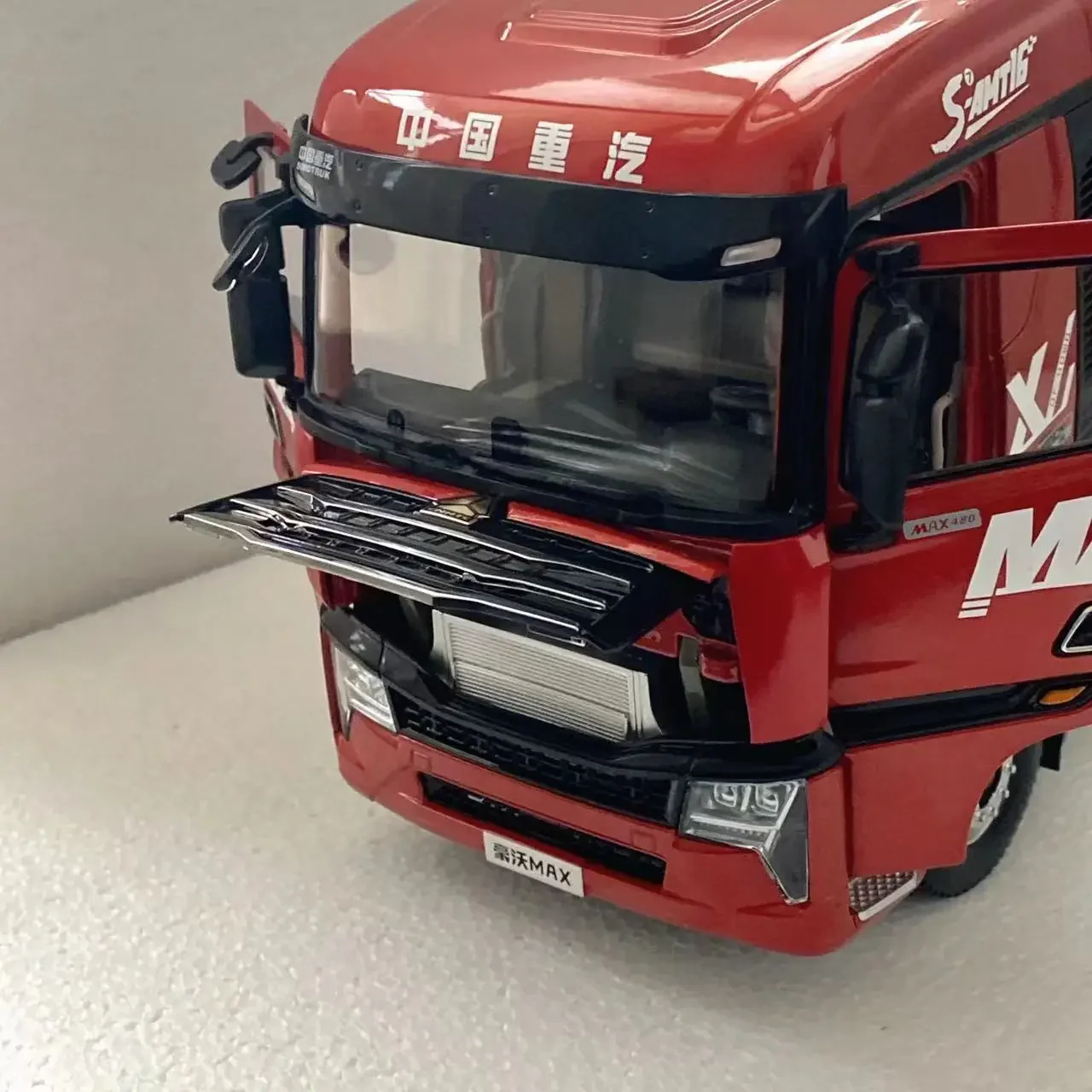 Red Howo Max 1:24 Scale Alloy Truck Model 5 Red Howo Max 1:24 Scale Alloy Truck Model - Image 5