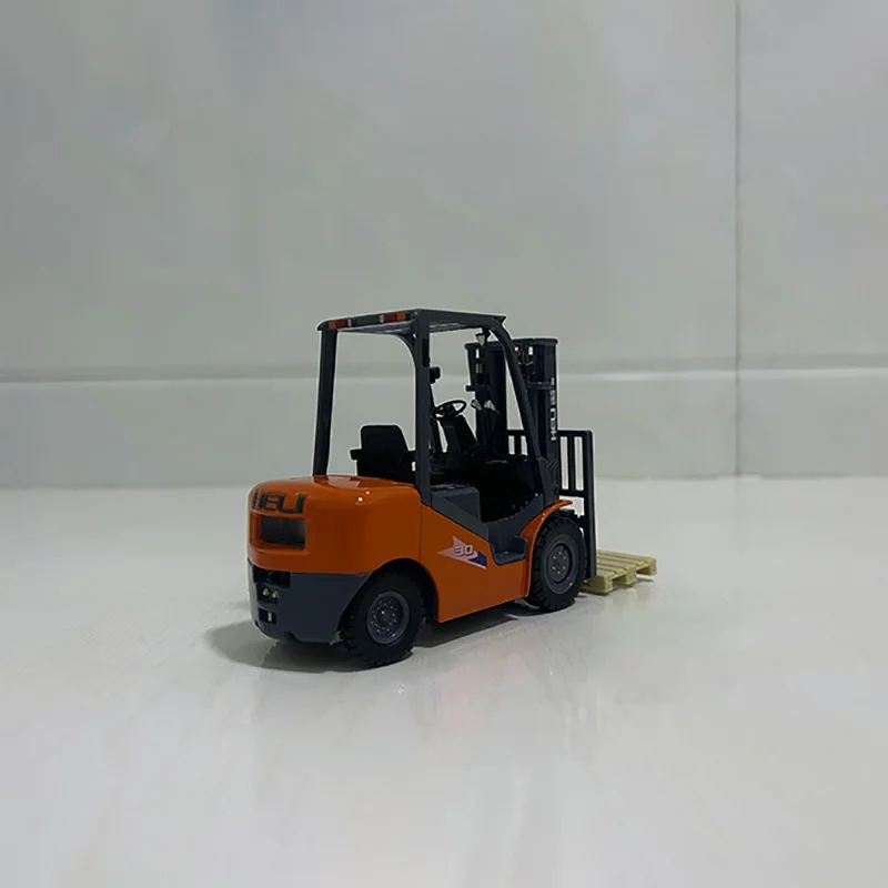 1:25 Scale Industrial Forklift Model 2 1:25 Scale Industrial Forklift Model - Image 2