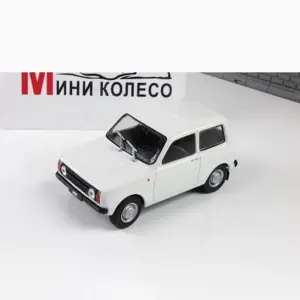 Vintage White IZH-14 Car Model for Display 9 S8a3f5ab24cb54634977c6d861be05e987