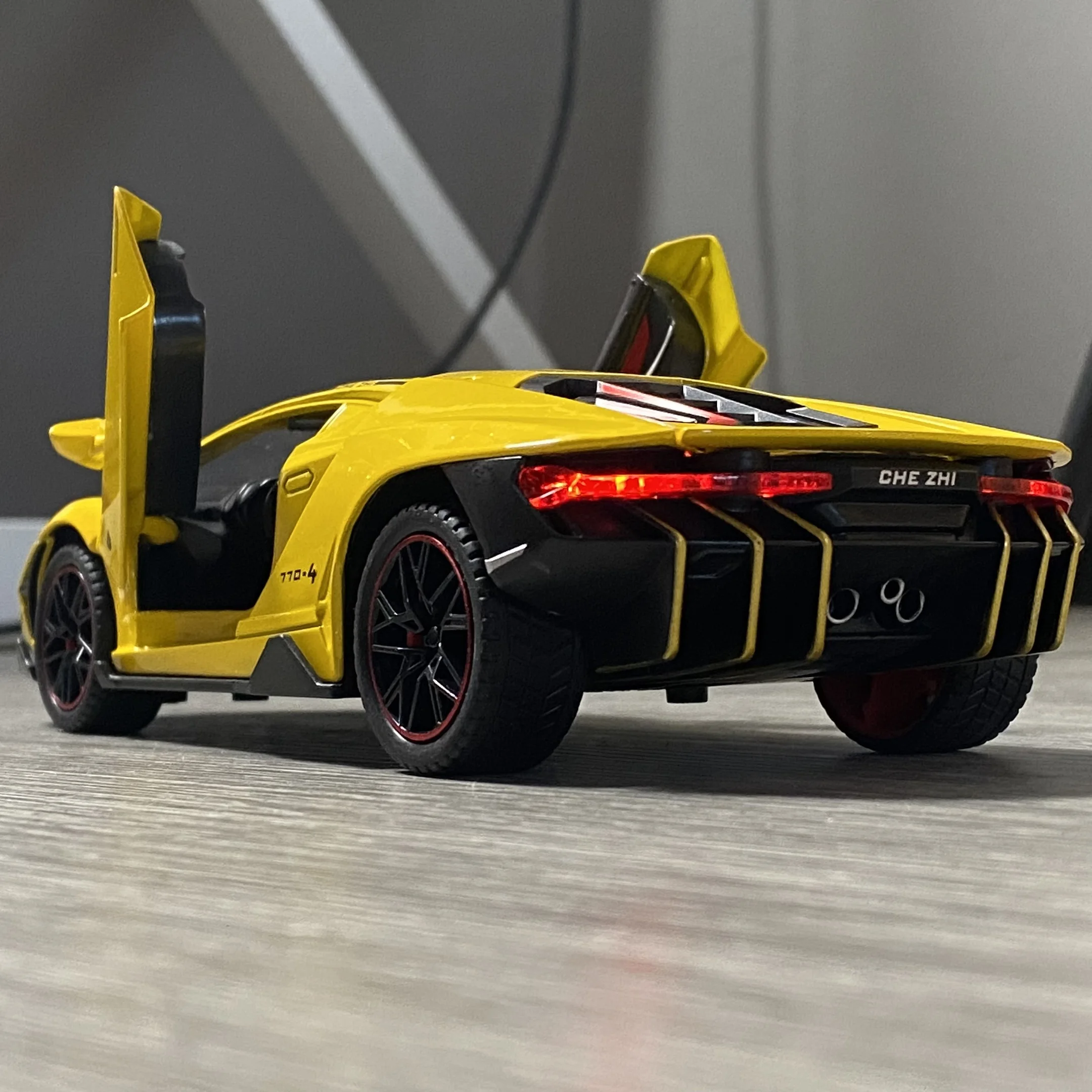 1:24 Scale Diecast Sports Car Model in Bright Colors 6 1:24 Scale Diecast Sports Car Model in Bright Colors - Image 6