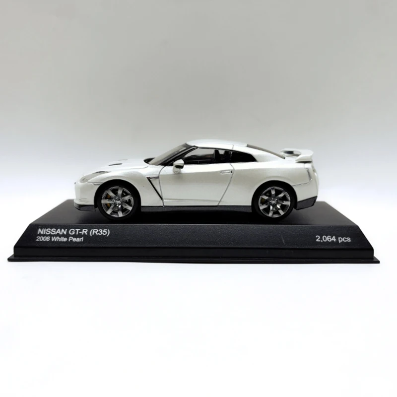 Nissan GT-R R35 2008 Diecast Model 1:43 Scale 2 Nissan GT-R R35 2008 Diecast Model 1:43 Scale - Image 2