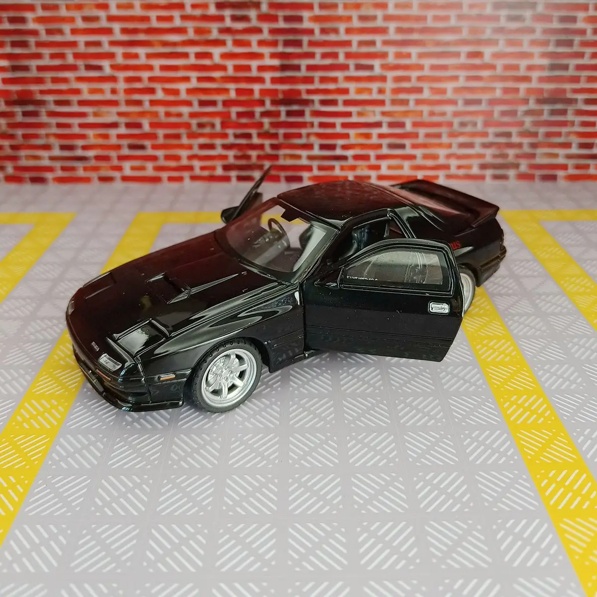 Vibrant Yellow Mazda RX-7 1:32 Diecast Model 8 Vibrant Yellow Mazda RX-7 1:32 Diecast Model - Image 8