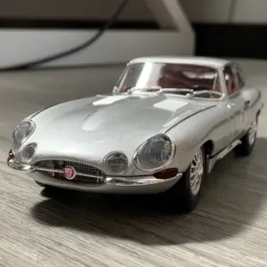Green Jaguar E-Type Diecast Model 1:24 Scale 15 S8b4a168039db4be3b5dc4ec5343c1769l