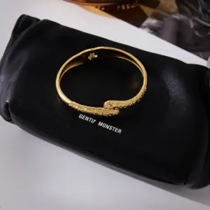 Minimalist Stainless Steel Gold and Silver Bracelet 10 S8b9fc75cb8da425d83a4e13ef3cb1a12n