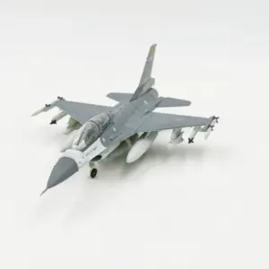 USAF F-16D Fighter Jet Scale Model 1:72 10 S8bb8cd6f04314ae0a86c5c6b31250669y