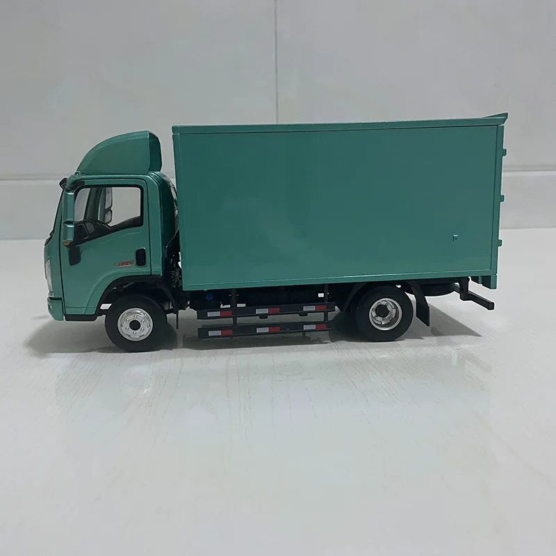 Turquoise 1:24 Scale Diecast Light Truck Model 3 Turquoise 1:24 Scale Diecast Light Truck Model - Image 3