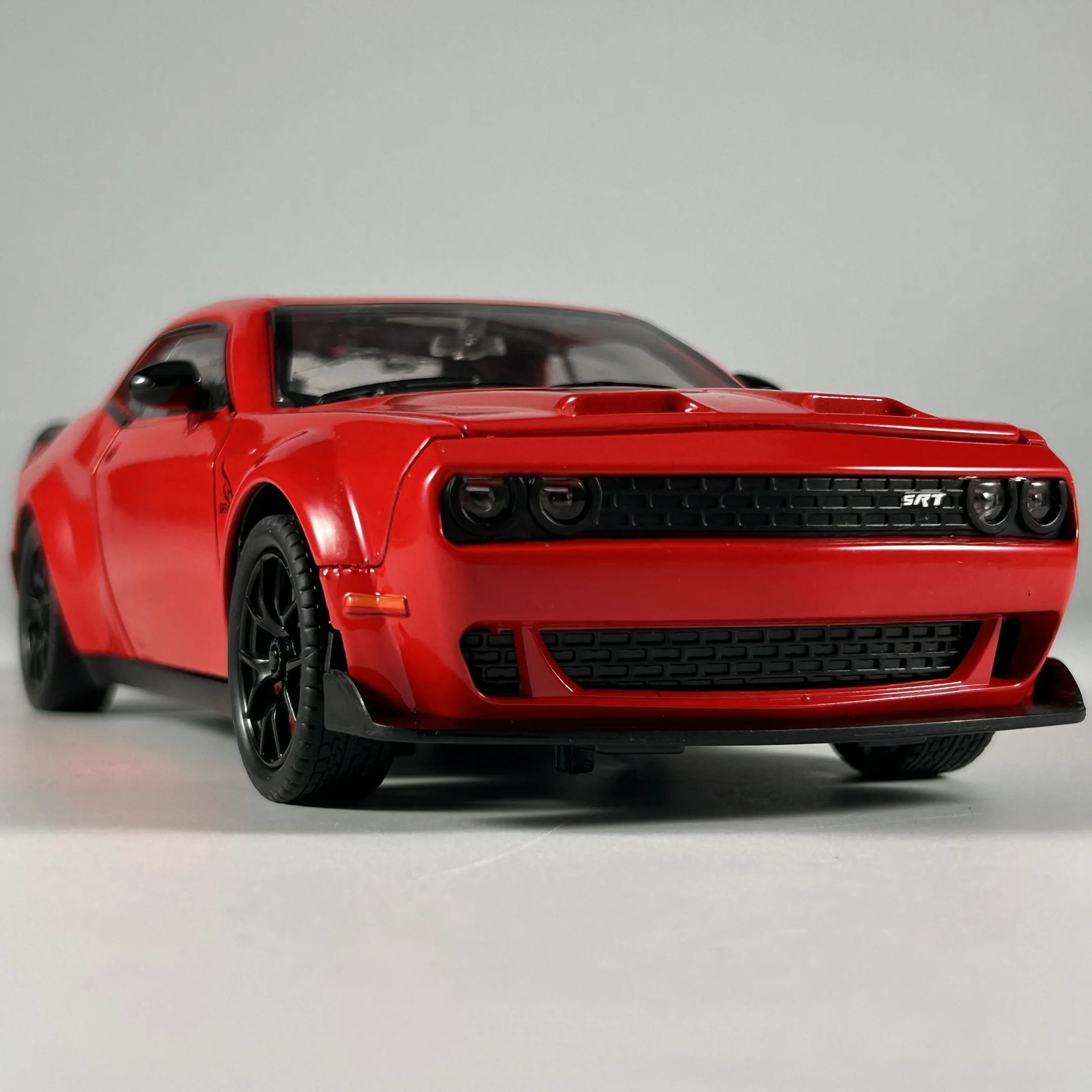 White Dodge Challenger Hellcat Red Eye Model 2 White Dodge Challenger Hellcat Red Eye Model - Image 2