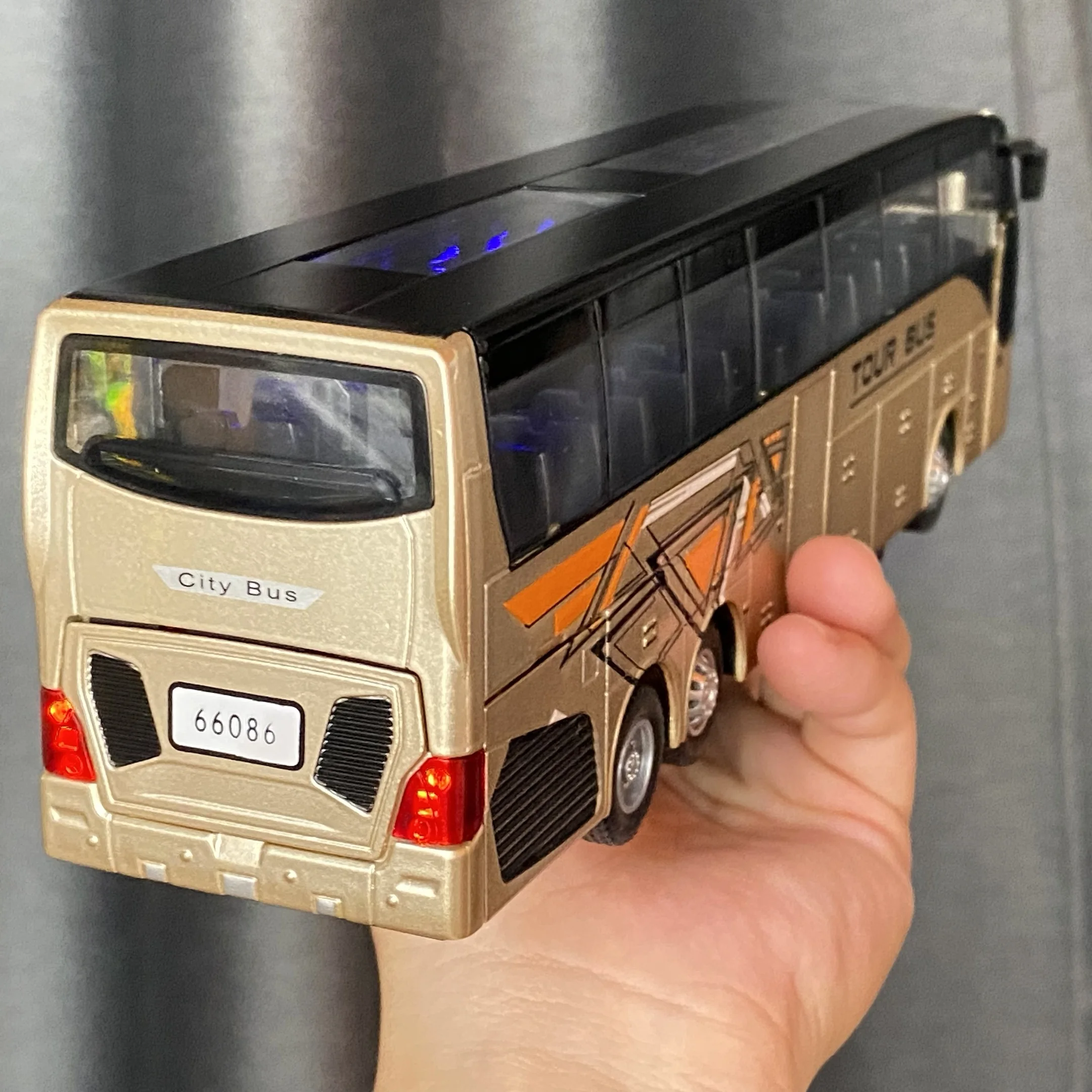 Leshue 1:30 Scale Alloy Bus Model in Blue 3 Leshue 1:30 Scale Alloy Bus Model in Blue - Image 3