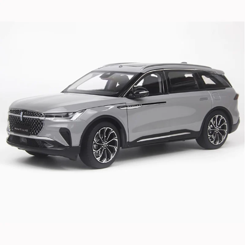 Silver Diecast SUV Model by WELLY 4 Silver Diecast SUV Model by WELLY - Image 4