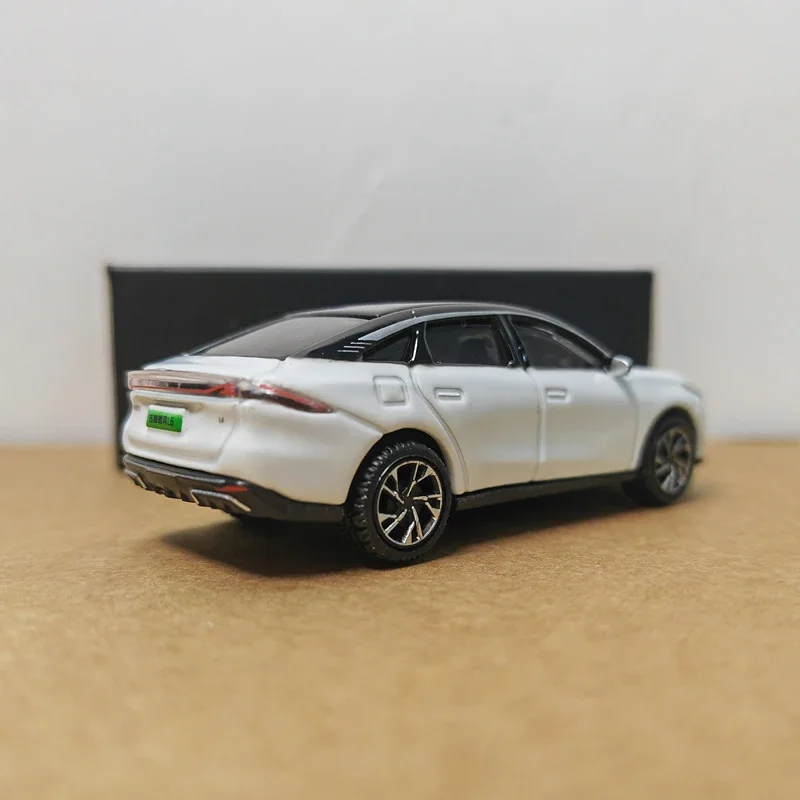 1:64 Geely Galaxy L6 Diecast Model Car 4 1:64 Geely Galaxy L6 Diecast Model Car - Image 4