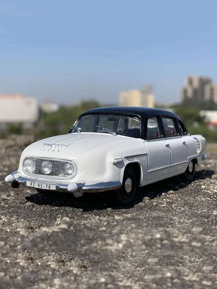 TATRA 603 Diecast Model 1:43 Scale 6 TATRA 603 Diecast Model 1:43 Scale - Image 6