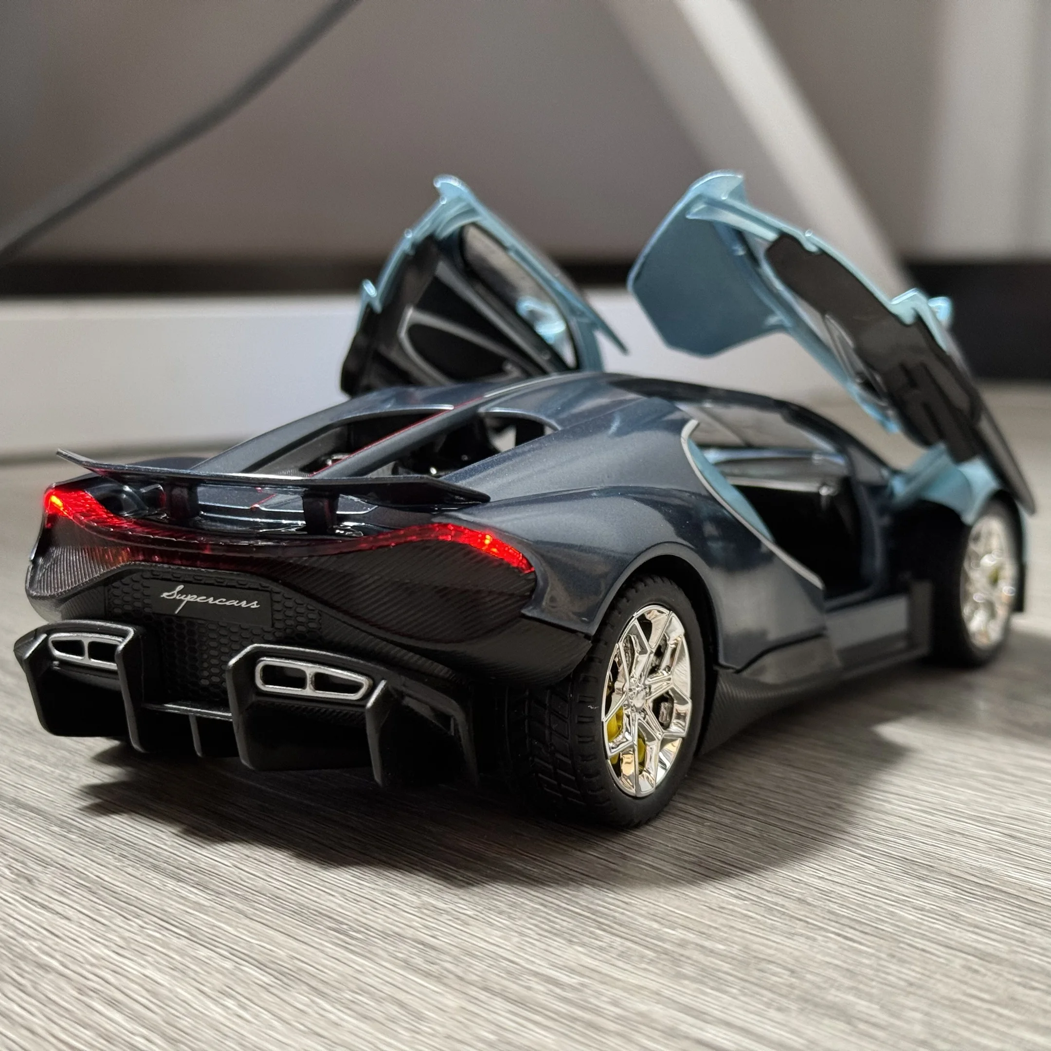 1:24 Scale Blue Supercar Model for Collectors 4 1:24 Scale Blue Supercar Model for Collectors - Image 4