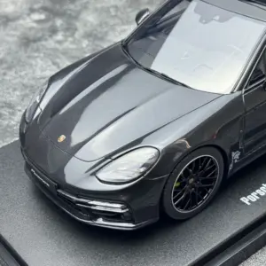 Porsche Panamera Turbo S 1:18 Die-Cast Model 11 S8eaa6b90bdb84a39a60bad6867777209z