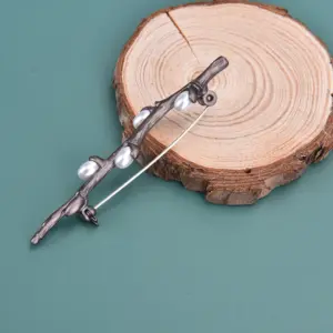 Vintage Bronze-Finish Flower Brooch with Freshwater Pearls 7 S8f1cab57d57d4d8c8eafc158f1b0f113C