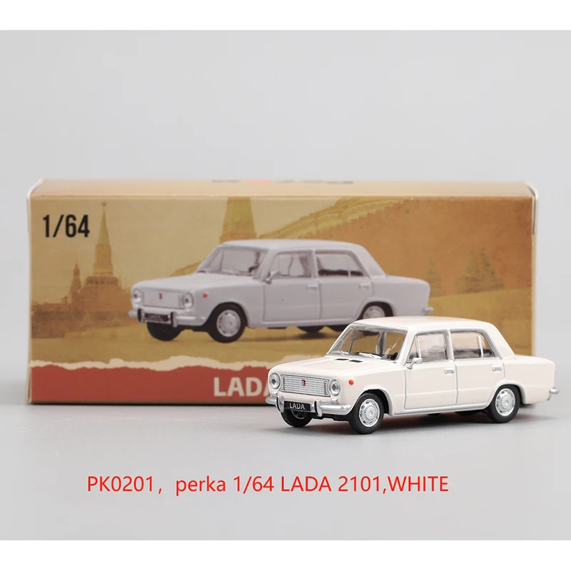 GAZ-21 Volga 1:64 Diecast Model Replica 3 GAZ-21 Volga 1:64 Diecast Model Replica - Image 3