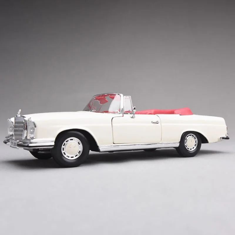 Mercedes 280SE Convertible Model 1:18 Scale 3 Mercedes 280SE Convertible Model 1:18 Scale - Image 3