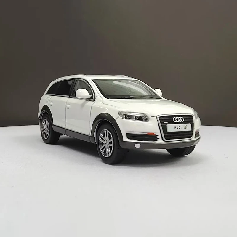 Diecast 2008 Audi Q7 FSI Quattro Model 4 Diecast 2008 Audi Q7 FSI Quattro Model - Image 4