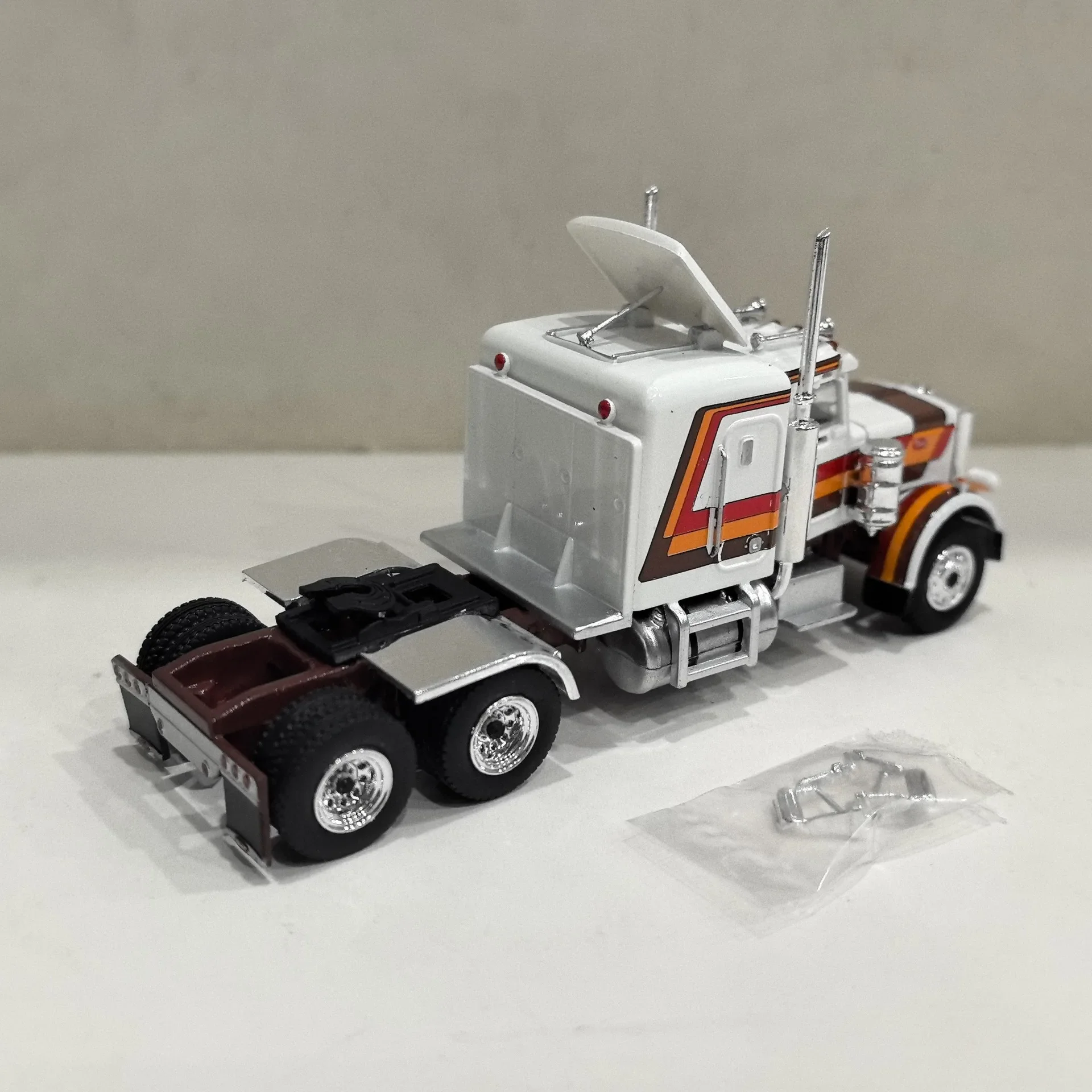 1:87 HO Peterbilt 359 Vintage Truck Model 3 1:87 HO Peterbilt 359 Vintage Truck Model - Image 3