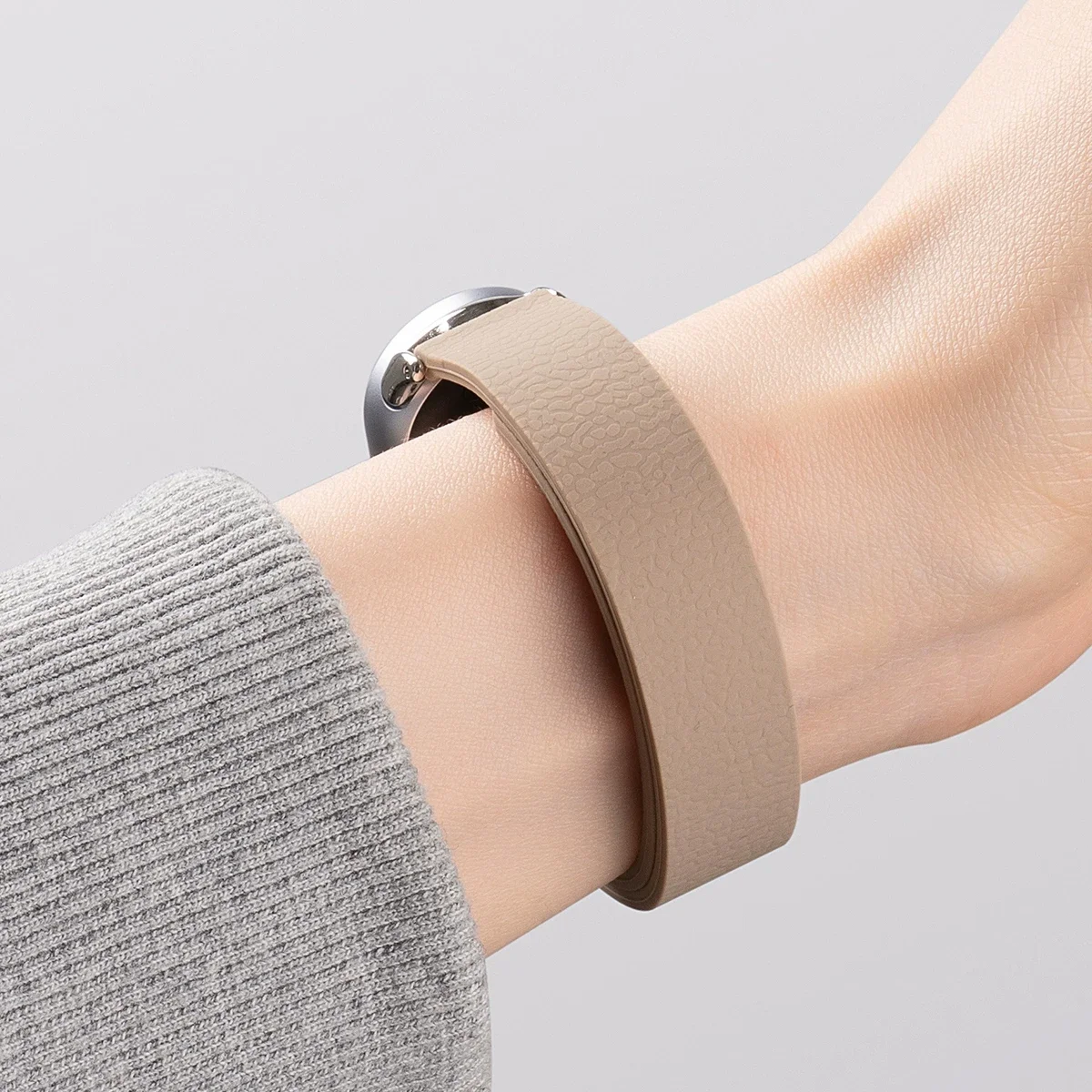 Magnetic Silicone Wristband for Xiaomi Mi Band NFC 4 Magnetic Silicone Wristband for Xiaomi Mi Band NFC - Image 4