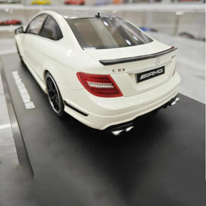 White 1/18 Scale Mercedes-Benz C63 AMG Resin Model 6 White 1/18 Scale Mercedes-Benz C63 AMG Resin Model - Image 6