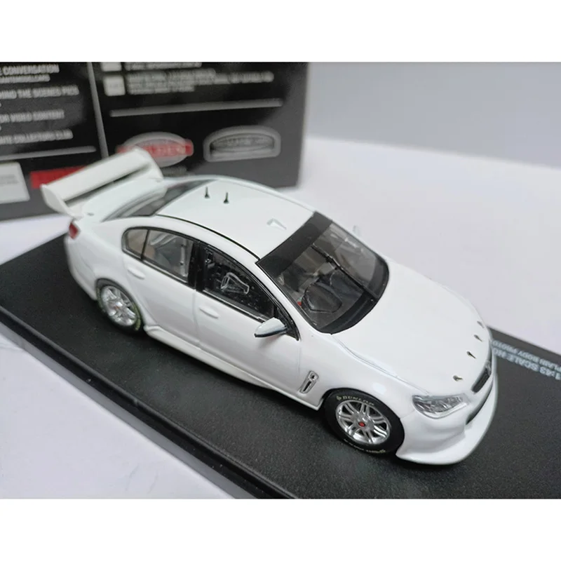 White Holden VF Commodore Diecast Model 1:43 5 White Holden VF Commodore Diecast Model 1:43 - Image 5