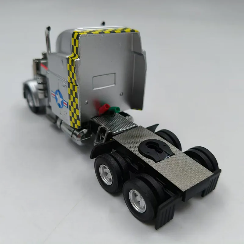 1:64 Scale Peterbilt 359 Model Truck 6 1:64 Scale Peterbilt 359 Model Truck - Image 6