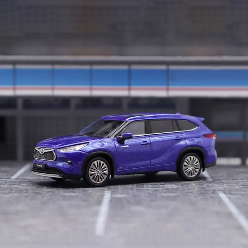 Light Blue 1:64 Highlander Diecast Model 5 Light Blue 1:64 Highlander Diecast Model - Image 5