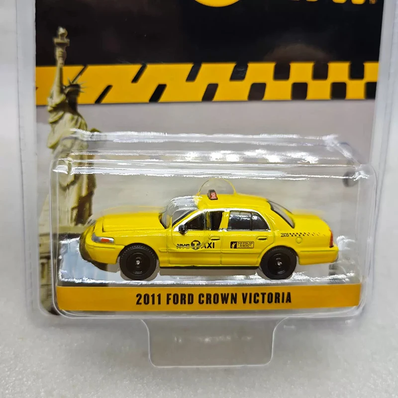 2011 Ford Crown Victoria NYC Taxi Diecast Model 5 2011 Ford Crown Victoria NYC Taxi Diecast Model - Image 5