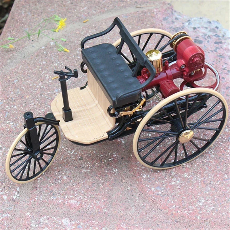 Vintage 1886 Benz Tricycle Model by Maisto 6 Vintage 1886 Benz Tricycle Model by Maisto - Image 6
