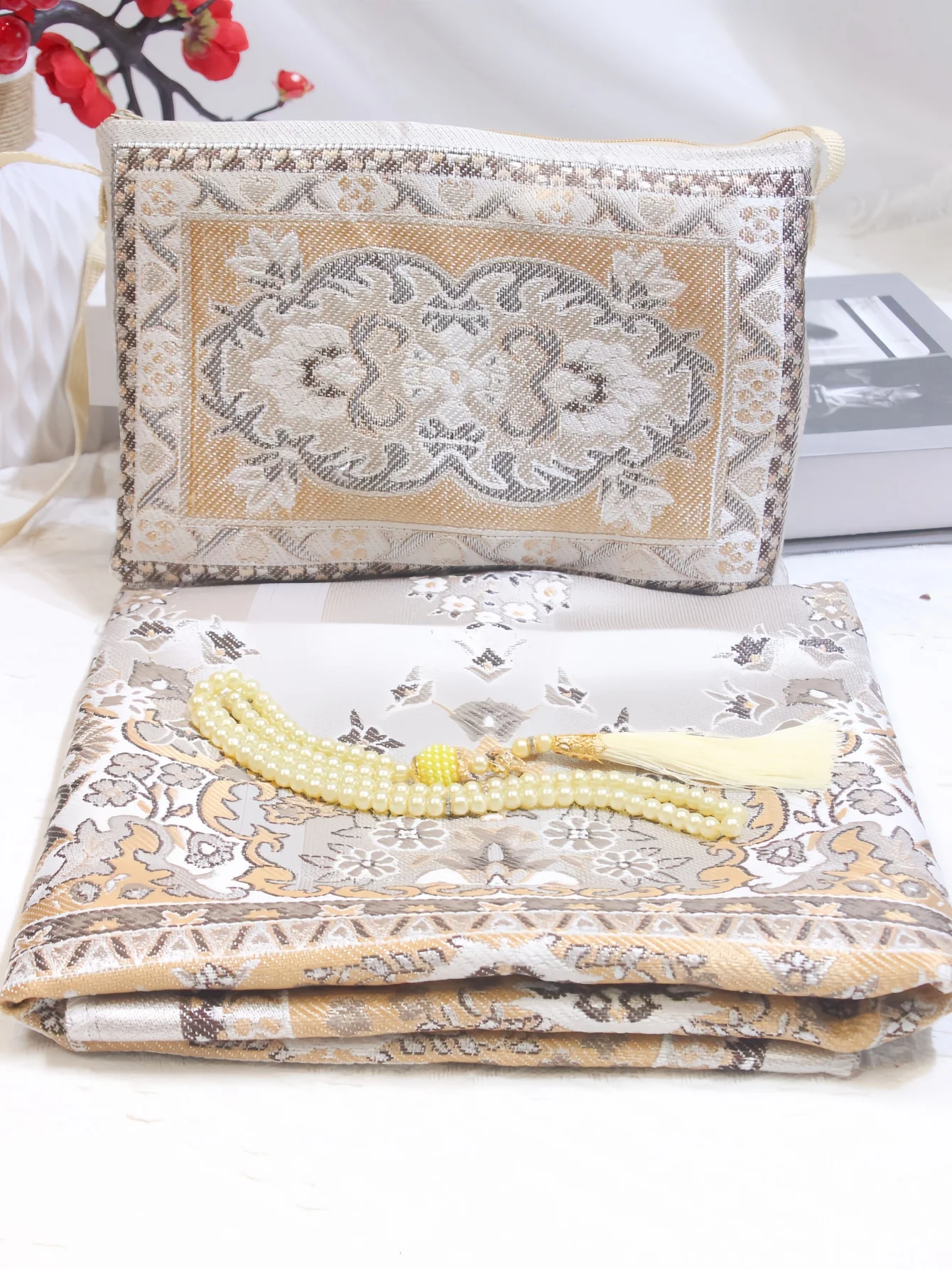 Elegant Floral Muslim Prayer Rug 110x70 cm 4 Elegant Floral Muslim Prayer Rug 110x70 cm - Image 4