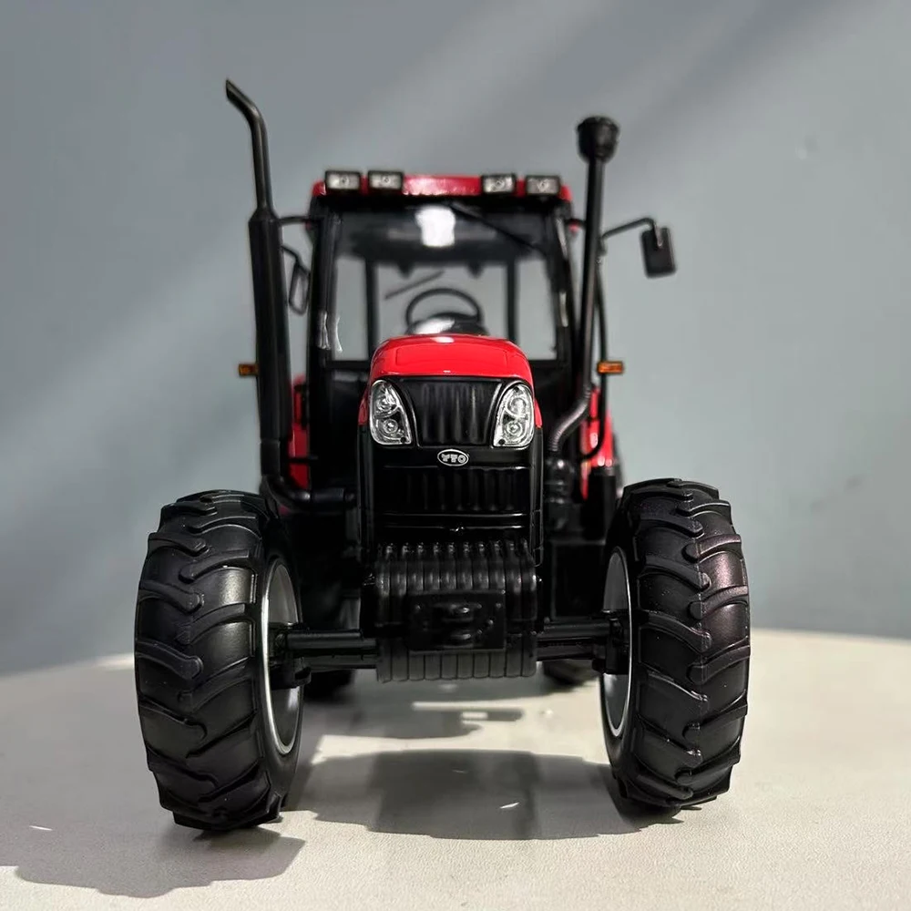 1:24 Scale Dongfanghong LX1204 Tractor Model 5 1:24 Scale Dongfanghong LX1204 Tractor Model - Image 5