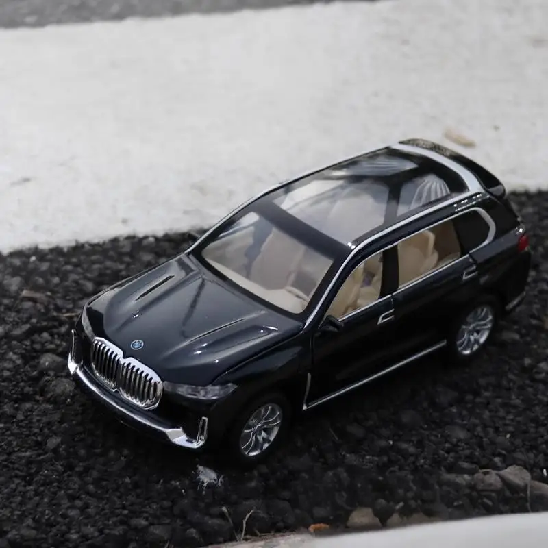 Red BMW X7 1:32 Diecast Model with Lights 4 Red BMW X7 1:32 Diecast Model with Lights - Image 4