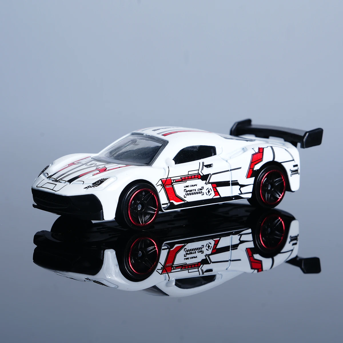 1:64 White-Red Alloy Race Car Model 3 1:64 White-Red Alloy Race Car Model - Image 3