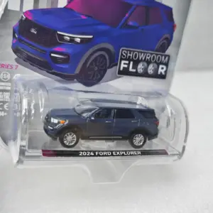 Ford Explorer 1:64 Scale Model Car in Blue 6 S91c246d33f7a4cf69a6ebbe3aa1d01a3u