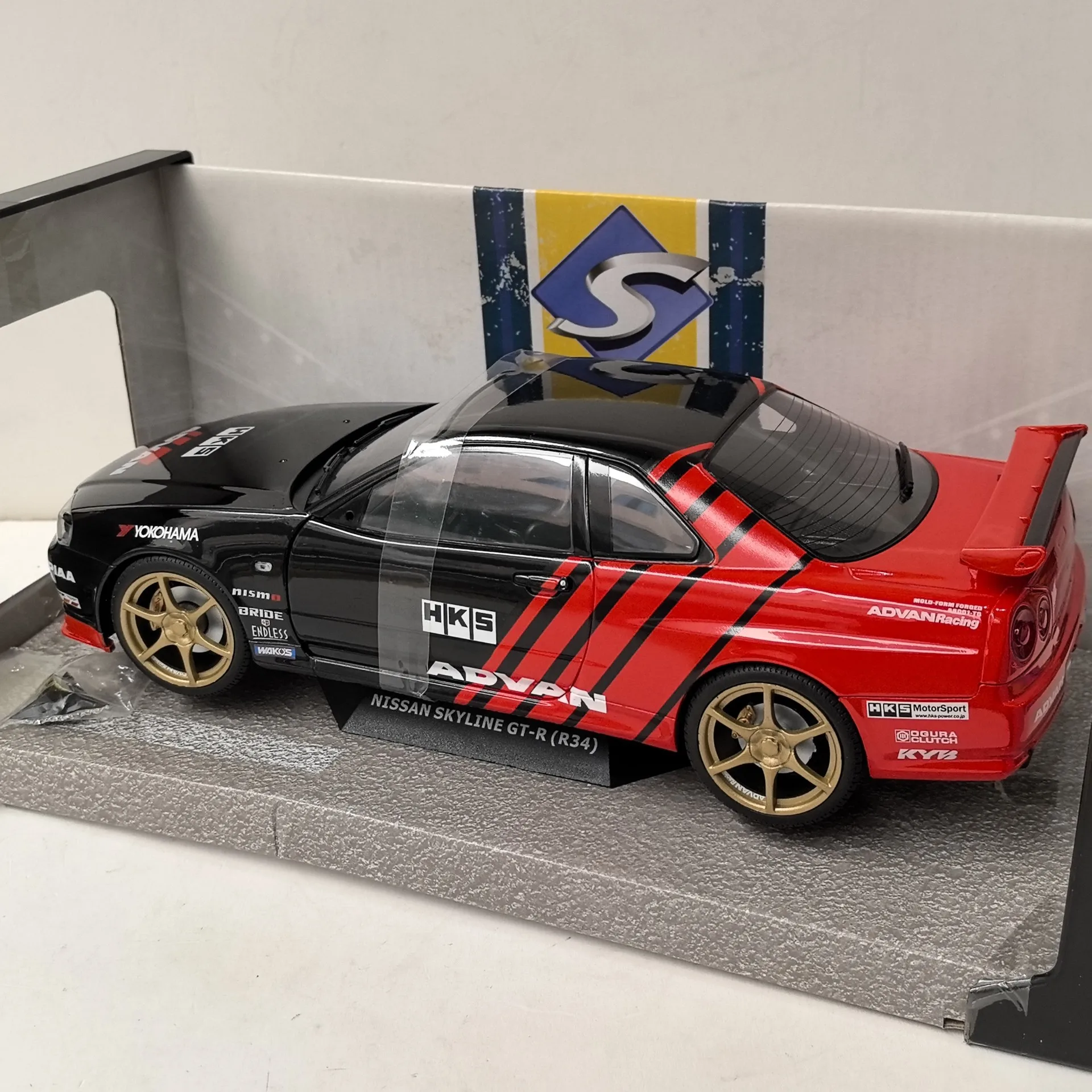 1:18 Nissan Skyline GT-R R34 Diecast Model 3 1:18 Nissan Skyline GT-R R34 Diecast Model - Image 3
