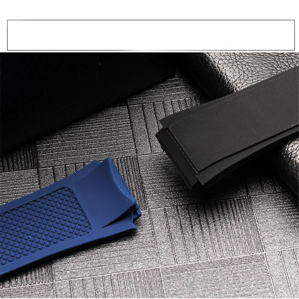 Guess W0218G1 Silicone Watch Strap for Men 6 Guess W0218G1 Silicone Watch Strap for Men - Image 6