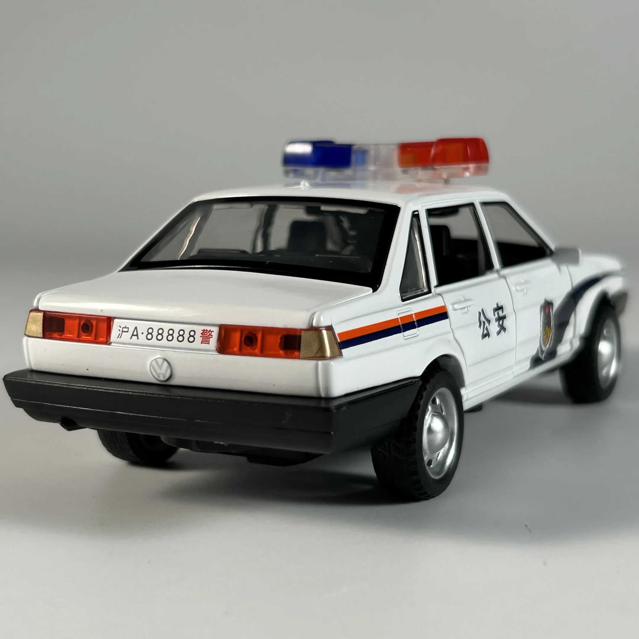 1:32 Volkswagen Santana Police Diecast Model 4 1:32 Volkswagen Santana Police Diecast Model - Image 4