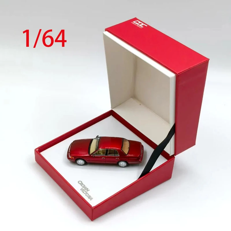 Vibrant Red 1:64 Crown Victoria Diecast Model 7 Vibrant Red 1:64 Crown Victoria Diecast Model - Image 7