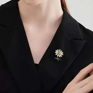 Elegant Daisy Flower Brooch for Women 10 S92f09b4249bd43a391067d5402f5b56aT
