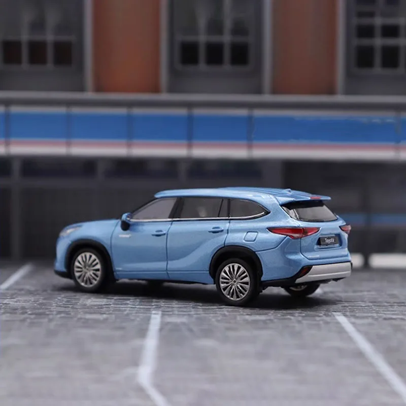 Light Blue 1:64 Highlander Diecast Model 2 Light Blue 1:64 Highlander Diecast Model - Image 2