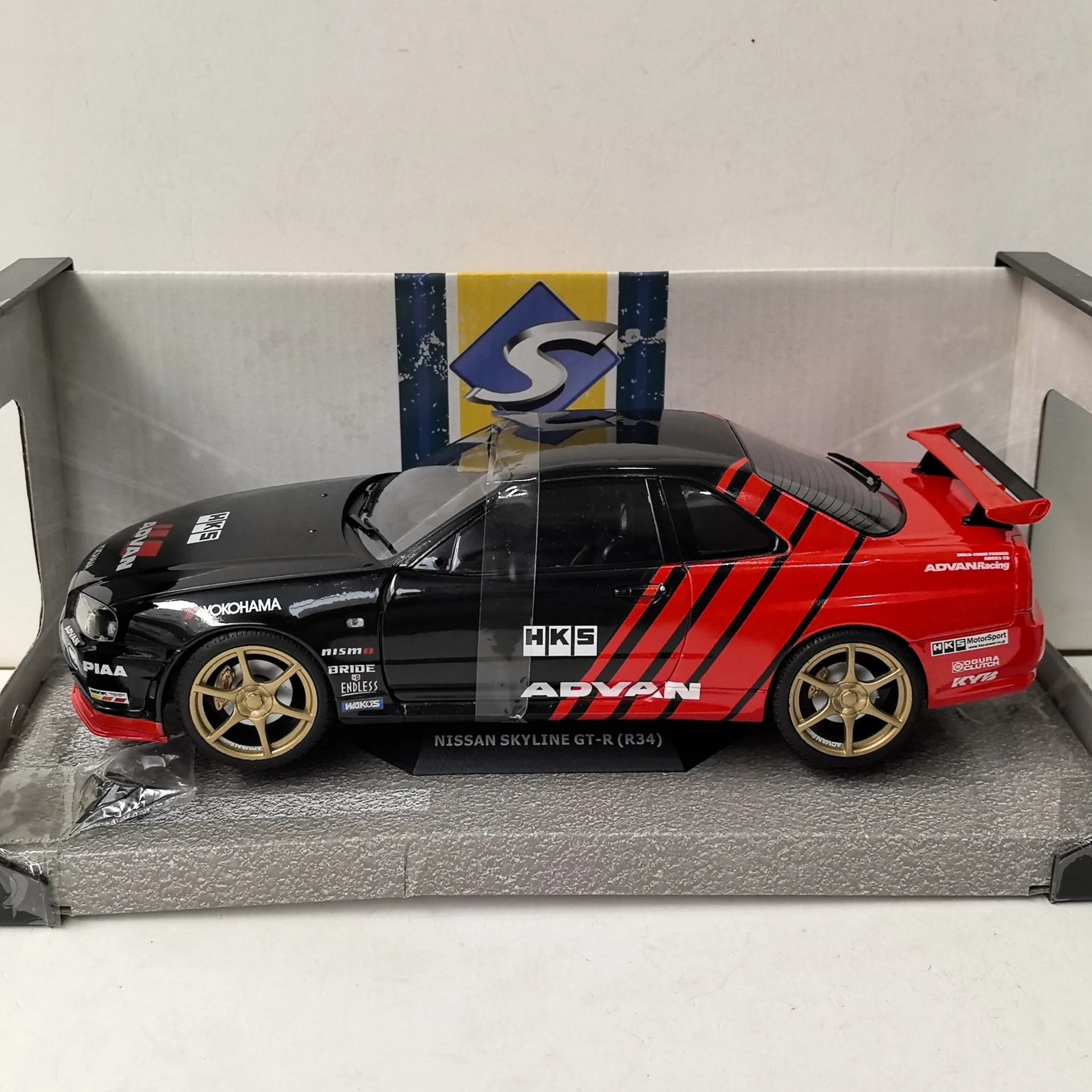 1:18 Nissan Skyline GT-R R34 Diecast Model 2 1:18 Nissan Skyline GT-R R34 Diecast Model - Image 2