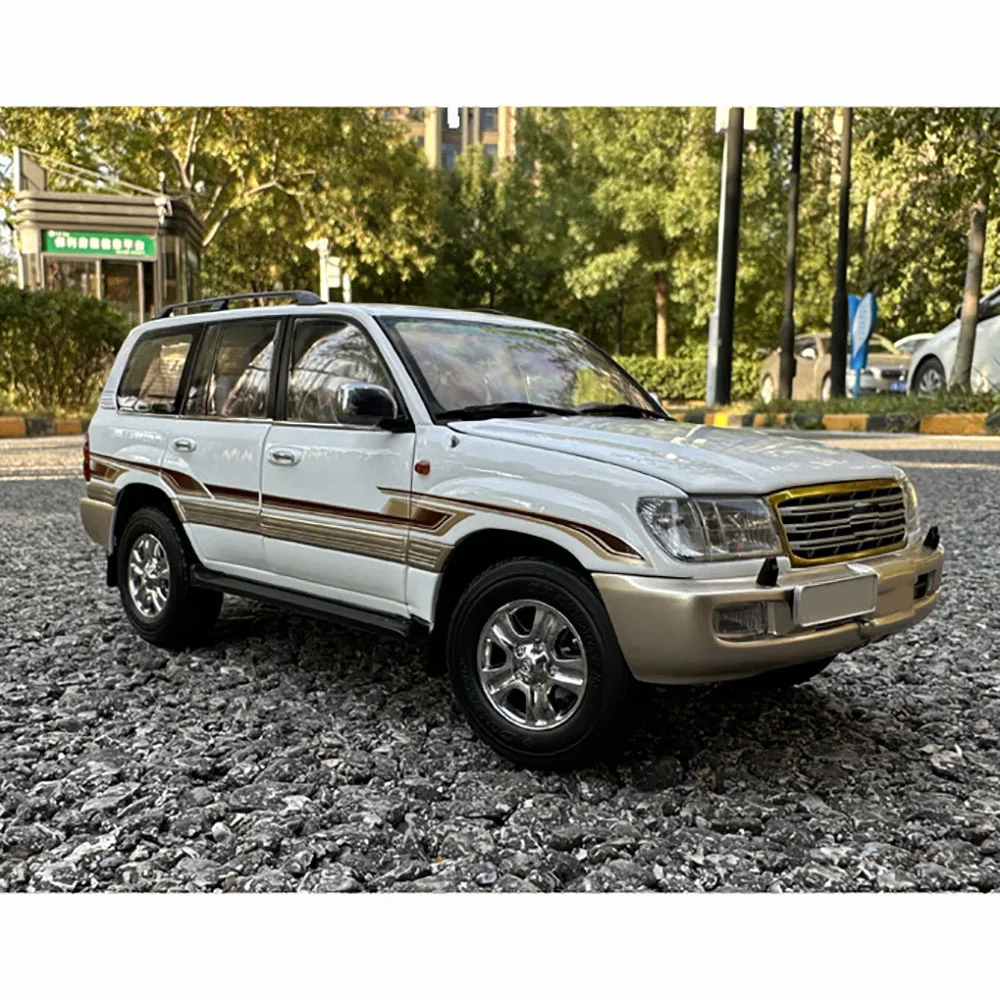 Land Cruiser 4700 LC100 Diecast Model 1:18 Scale 7 Land Cruiser 4700 LC100 Diecast Model 1:18 Scale - Image 7
