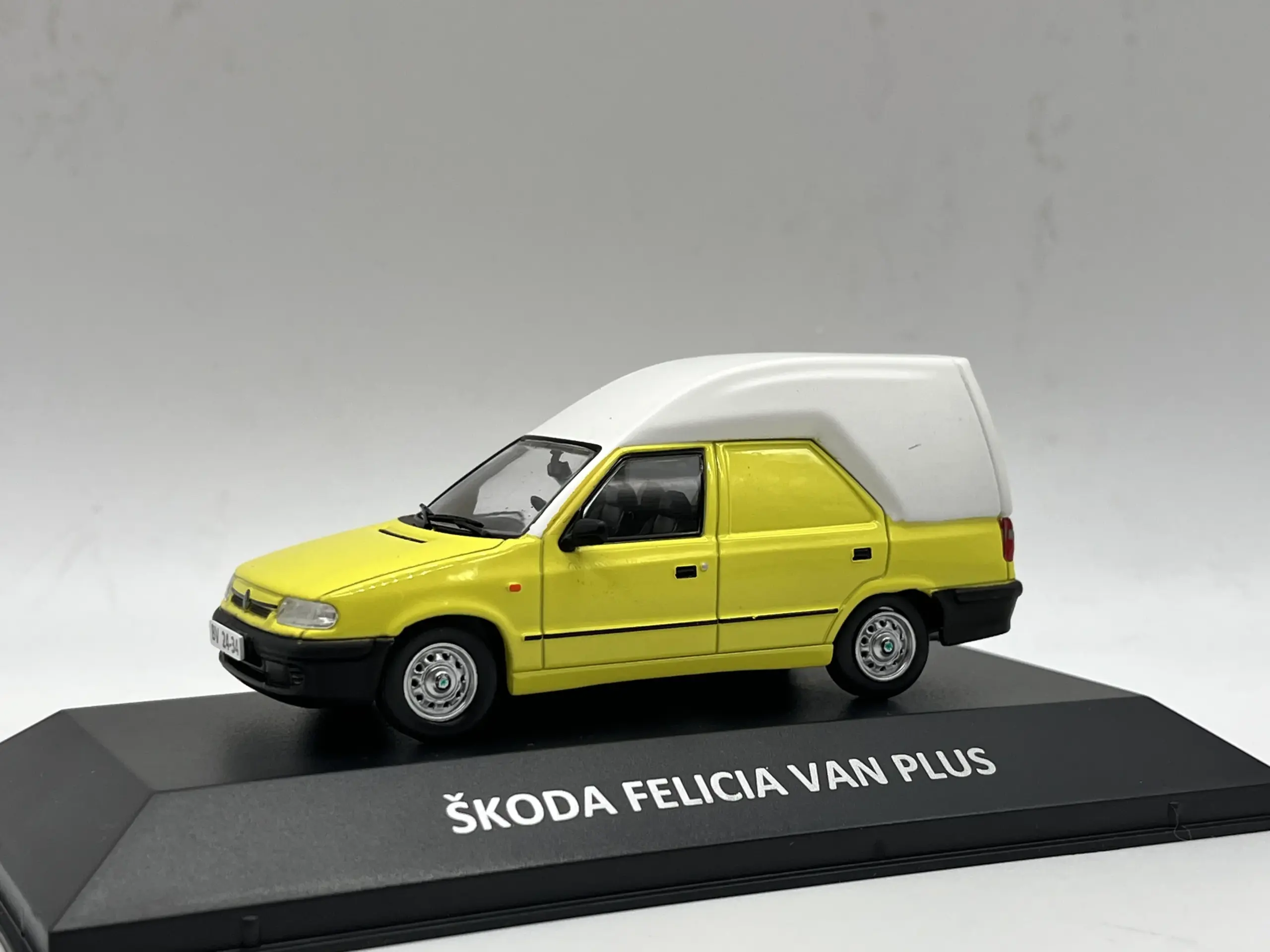 Vibrant 1/43 Felicia Van Diecast Model 3 Vibrant 1/43 Felicia Van Diecast Model - Image 3