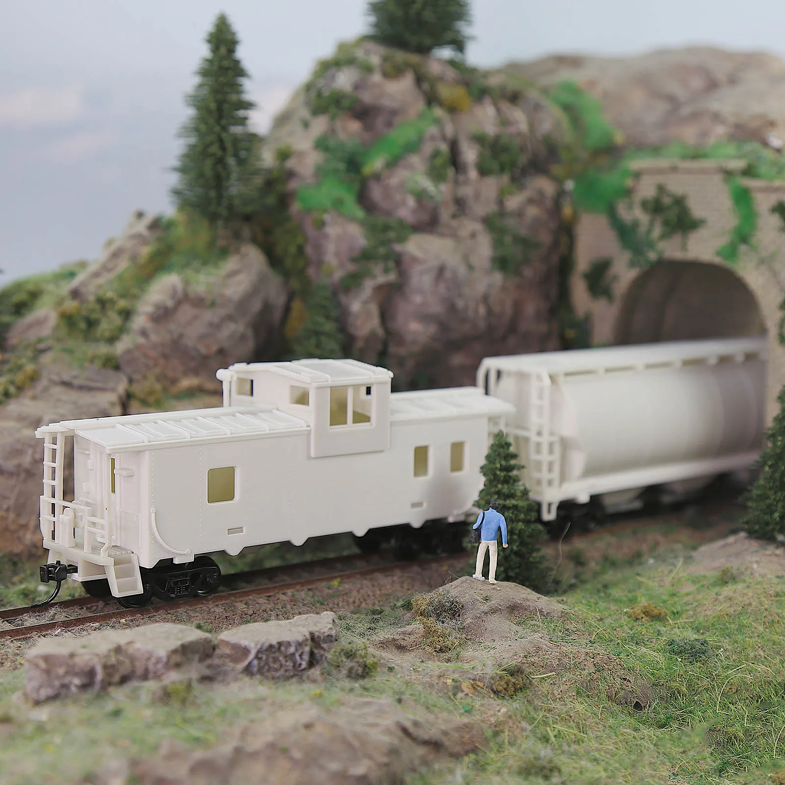 HO Scale Wide Vision Caboose Wagon Kit 5 HO Scale Wide Vision Caboose Wagon Kit - Image 5