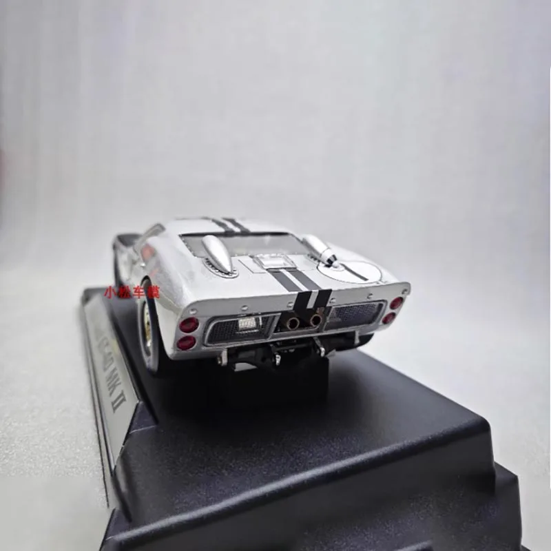 1966 Ford GT-40 MK II Diecast Model 1/18 Scale 4 1966 Ford GT-40 MK II Diecast Model 1/18 Scale - Image 4