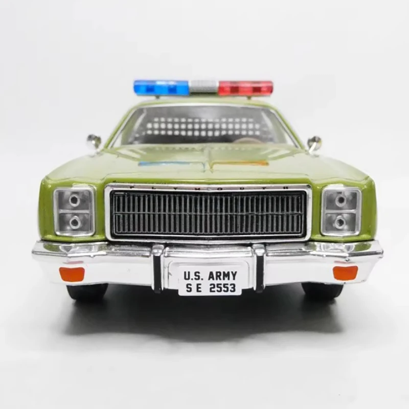 1977 Plymouth Fury Police Car 1:24 Diecast Model 5 1977 Plymouth Fury Police Car 1:24 Diecast Model - Image 5