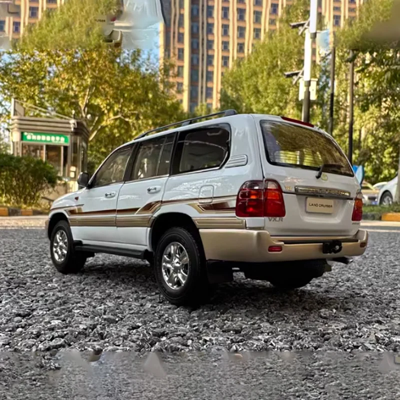 Land Cruiser 4700 LC100 Diecast Model 1:18 Scale 2 Land Cruiser 4700 LC100 Diecast Model 1:18 Scale - Image 2